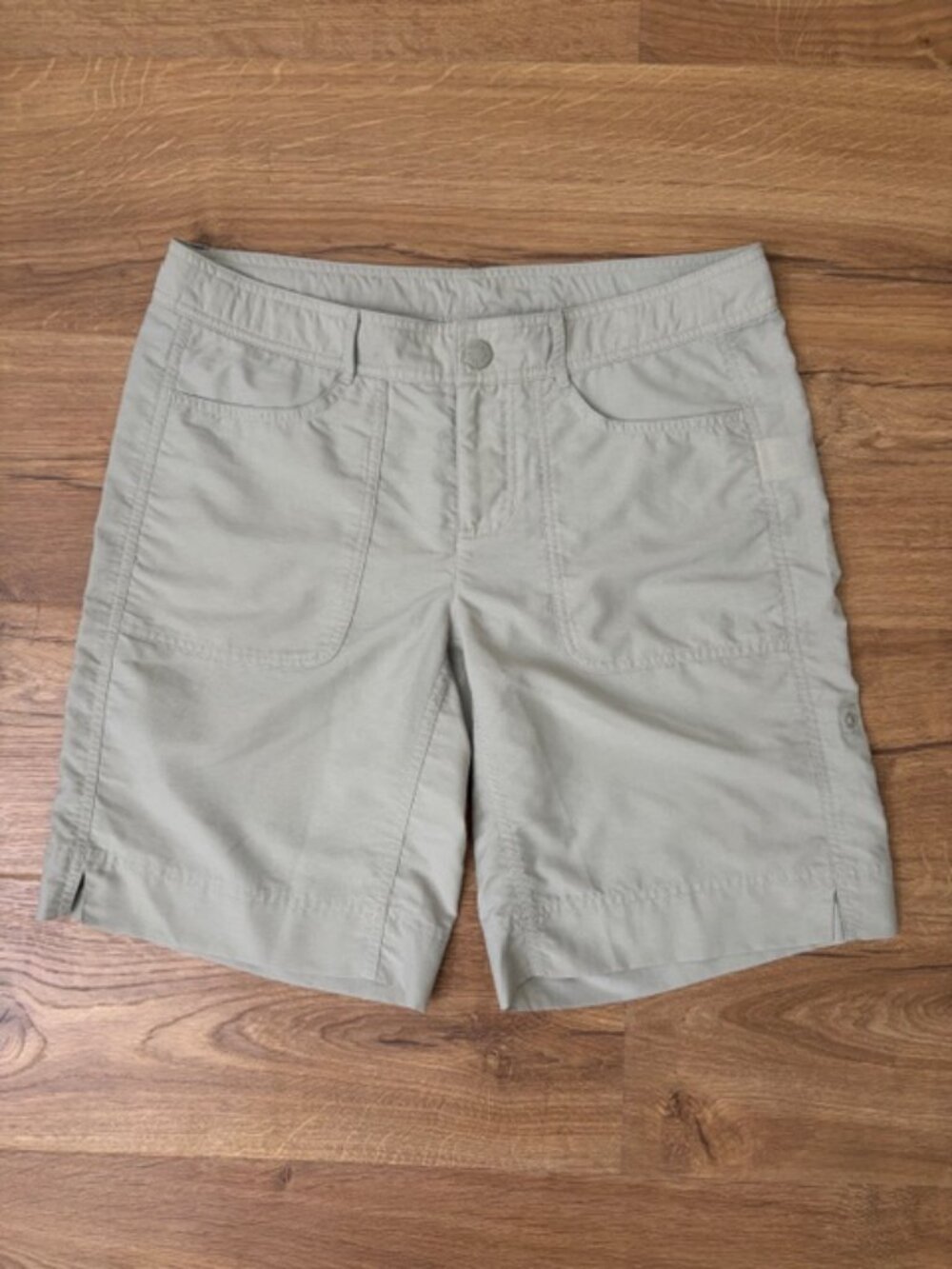 Women's The North Face Horizon Nylon Khaki Roll-up Shorts, Size 6, 10" Inseam